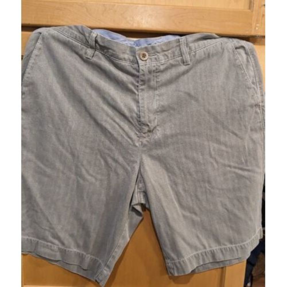 TOMMY BAHAMA  Flat-Front Khaki‎ Cut-Off Gray Shorts Men's Size 35